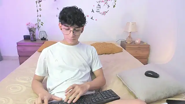 Snapshot of Alazbel8 chatting on 05.23.26 Alazbel8 online show from 05.23.26