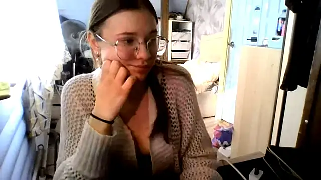 Snapshot of IdaMicari chatting on 04.04.26 IdaMicari online show from 04.04.26