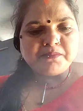 Snapshot of Desi_hot_bhabhi01 chatting on 05.21.26 Desi hot bhabhi01 online show from 05.21.26