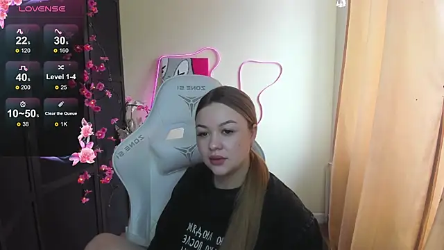 Snapshot of AmeliePeach chatting on 04.06.26 AmeliePeach online show from 04.06.26