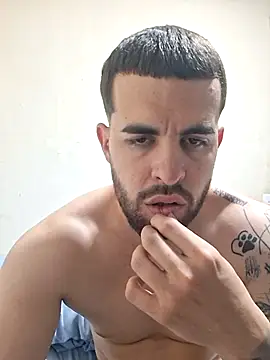 Snapshot of leoxxxgato chatting on 04.19.26 leoxxxgato online show from 04.19.26