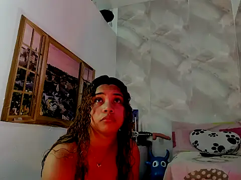 Snapshot of EllyBloom chatting on 04.13.26 EllyBloom online show from 04.13.26