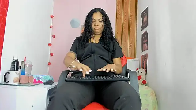 Snapshot of EllyBloom chatting on 07.24.26 EllyBloom online show from 07.24.26