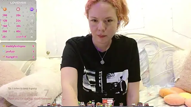 Snapshot of hexbunnie chatting on 05.13.26 hexbunnie online show from 05.13.26