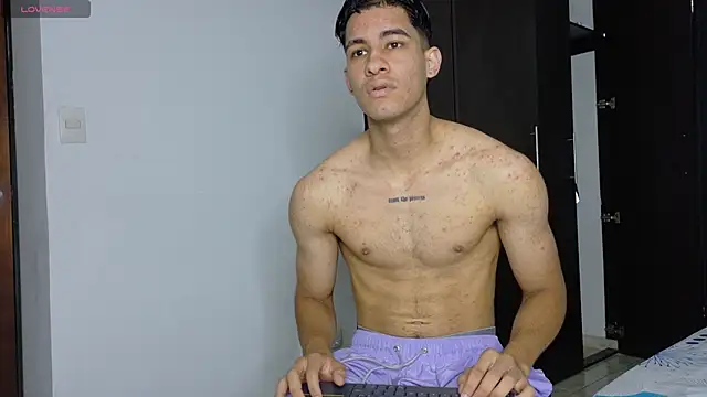 Snapshot of JakeMonroe chatting on 04.08.26 JakeMonroe online show from 04.08.26