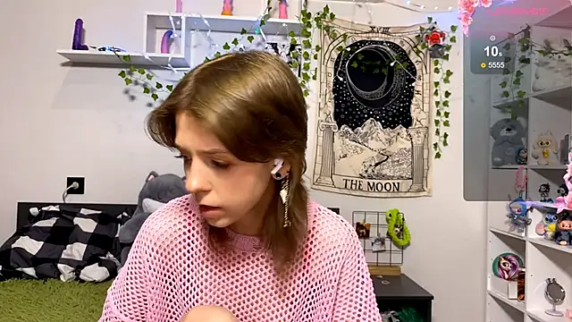 Snapshot of LunaBless chatting on 04.15.26 LunaBless online show from 04.15.26