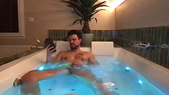 YoloNude online show from 04.19.26