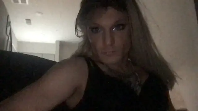 Snapshot of GypsiiCornel chatting on 04.30.26 GypsiiCornel online show from 04.30.26