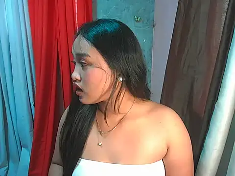 Snapshot of ur_truelyhot_dre chatting on 04.15.26 ur truelyhot dre online show from 04.15.26