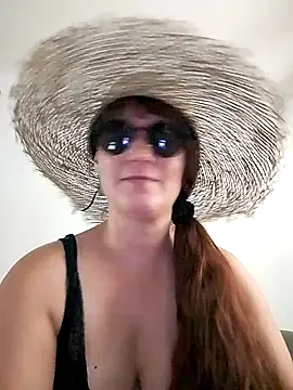 Snapshot of Maggie38 chatting on 07.18.26 Maggie38 online show from 07.18.26