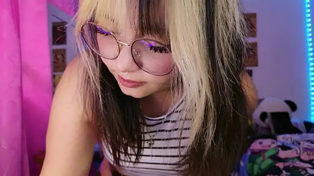 Snapshot of ZoeyDoll_ chatting on 04.26.26 ZoeyDoll online show from 04.26.26