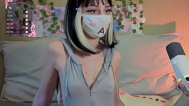 Snapshot of LunaNyanmi chatting on 05.31.26 LunaNyanmi online show from 05.31.26