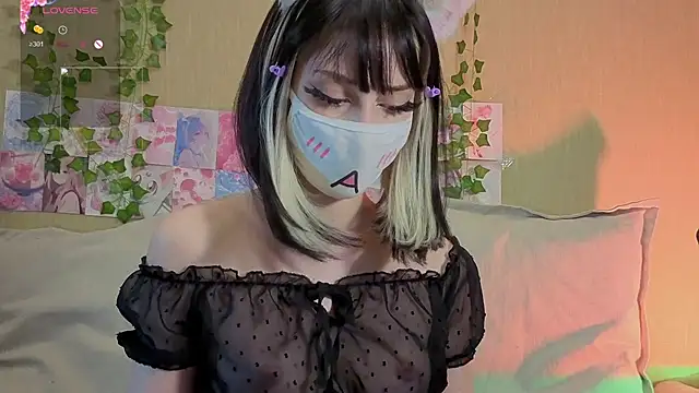 Snapshot of LunaNyanmi chatting on 06.07.26 LunaNyanmi online show from 06.07.26