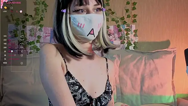 Snapshot of LunaNyanmi chatting on 06.08.26 LunaNyanmi online show from 06.08.26