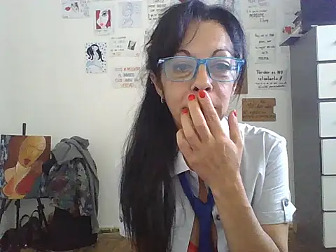 luly mariposa online show from 04.25.26