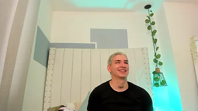 Snapshot of sebas_and_vanessa chatting on 04.09.26 sebas and vanessa online show from 04.09.26