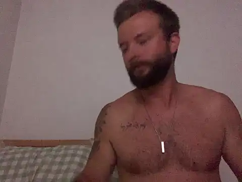 Snapshot of boredomgotus chatting on 04.11.26 boredomgotus online show from 04.11.26