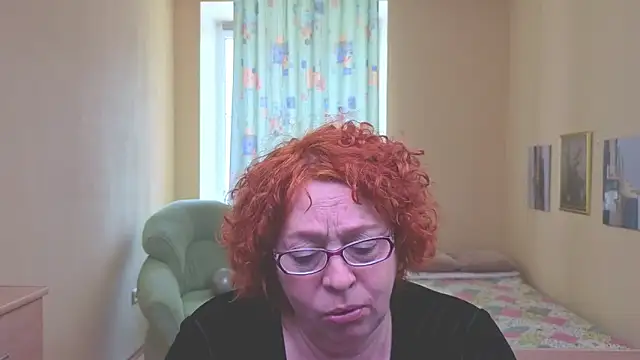 Snapshot of Fara_Flutte chatting on 04.17.26 Fara Flutte online show from 04.17.26