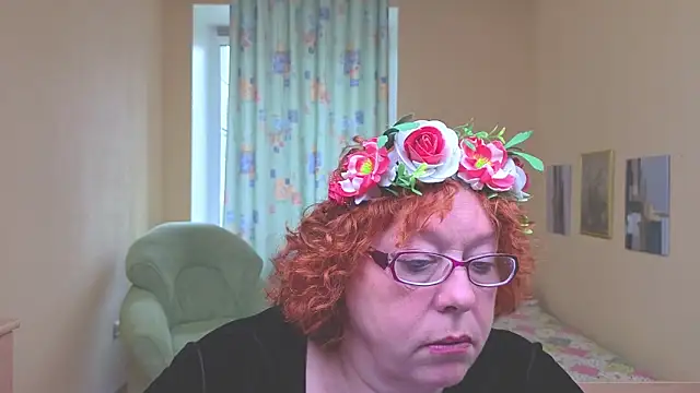 Snapshot of Fara_Flutte chatting on 04.21.26 Fara Flutte online show from 04.21.26