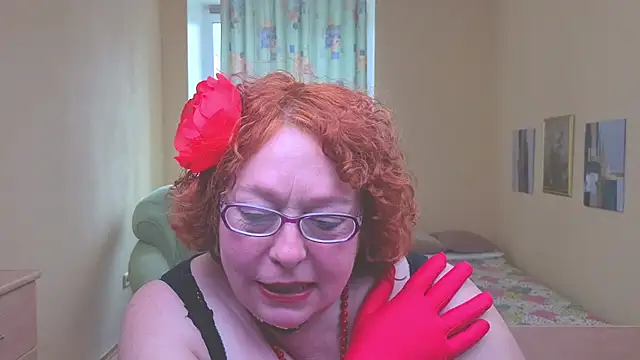 Snapshot of Fara_Flutte chatting on 04.24.26 Fara Flutte online show from 04.24.26