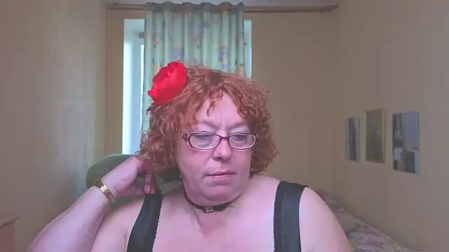 Snapshot of Fara_Flutte chatting on 05.06.26 Fara Flutte online show from 05.06.26