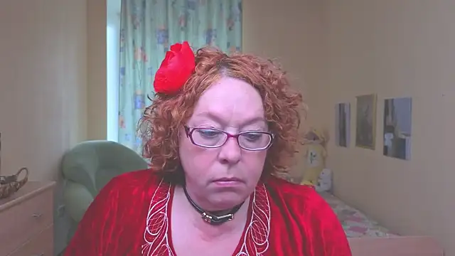 Snapshot of Fara_Flutte chatting on 05.12.26 Fara Flutte online show from 05.12.26
