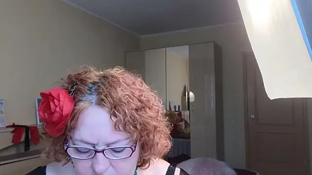 Snapshot of Fara_Flutte chatting on 05.14.26 Fara Flutte online show from 05.14.26