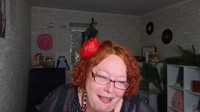 Snapshot of Fara_Flutte chatting on 05.28.26 Fara Flutte online show from 05.28.26