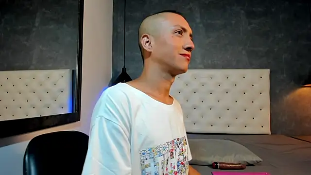 Jara Chick online show from 05.04.26