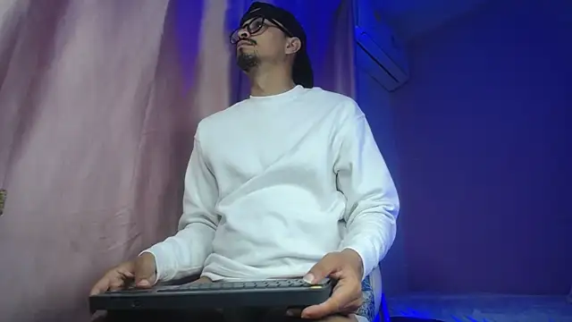 Snapshot of Amir_guy_ chatting on 05.02.26 Amir guy online show from 05.02.26
