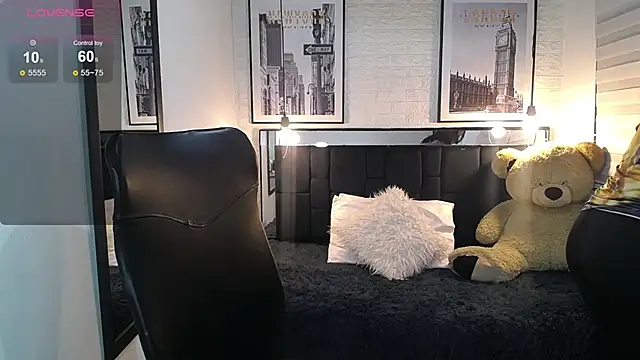Snapshot of ahmy_ chatting on 05.27.26 ahmy online show from 05.27.26
