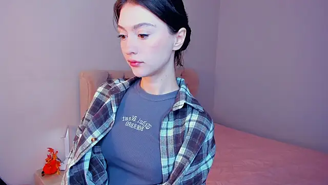 Snapshot of LibbieSchworm chatting on 04.13.26 LibbieSchworm online show from 04.13.26