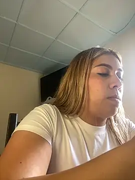 Snapshot of _BellaSmith_ chatting on 07.15.26 BellaSmith online show from 07.15.26