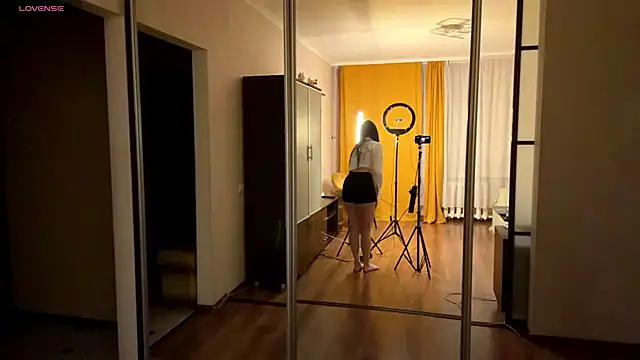 Snapshot of peachlunee chatting on 04.11.26 peachlunee online show from 04.11.26