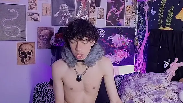 Snapshot of Otter_Moon chatting on 05.19.26 Otter Moon online show from 05.19.26