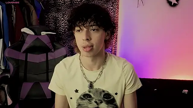 Otter Moon online show from 07.04.26
