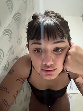 Snapshot of vickdaqui chatting on 04.07.26 vickdaqui online show from 04.07.26