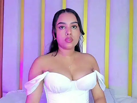 Snapshot of valen_petty chatting on 04.19.26 valen petty online show from 04.19.26
