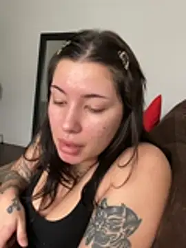 Snapshot of cherryxxox chatting on 04.14.26 cherryxxox online show from 04.14.26