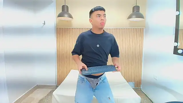 THIAM KELLER1 online show from 04.10.26