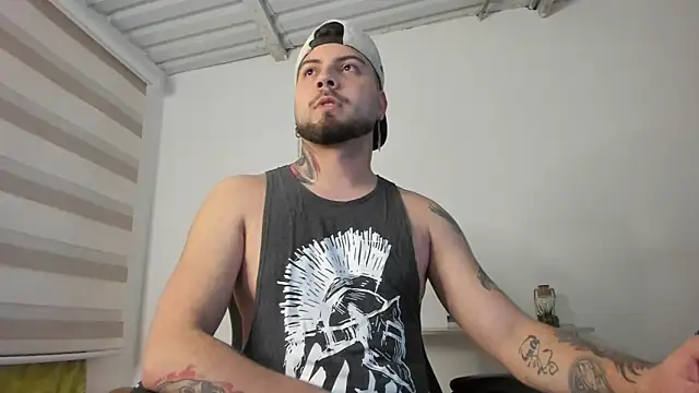 Snapshot of AaronHardi chatting on 05.18.26 AaronHardi online show from 05.18.26
