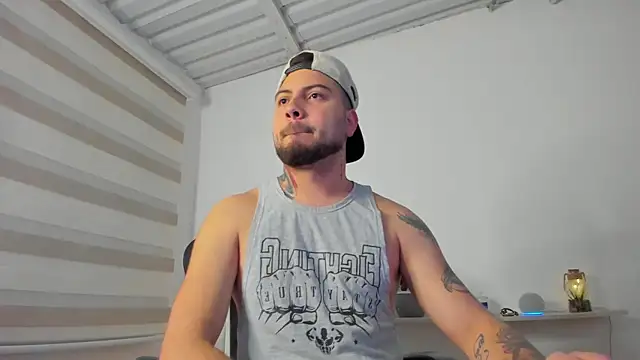 Snapshot of AaronHardi chatting on 05.21.26 AaronHardi online show from 05.21.26