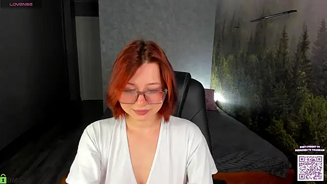 Snapshot of Lessi_Panic chatting on 04.30.26 Lessi Panic online show from 04.30.26