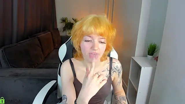 Snapshot of Star_Bee chatting on 04.08.26 Star Bee online show from 04.08.26