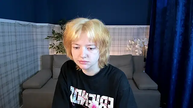 Snapshot of Star_Bee chatting on 04.11.26 Star Bee online show from 04.11.26