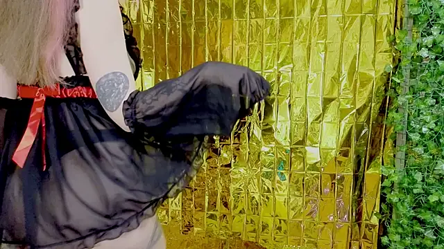 Snapshot of Sansarella chatting on 03.12.25 Sansarella online show from 03.12.25