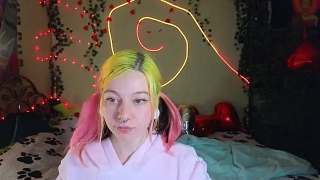 Snapshot of Sansarella chatting on 02.12.26 Sansarella online show from 02.12.26