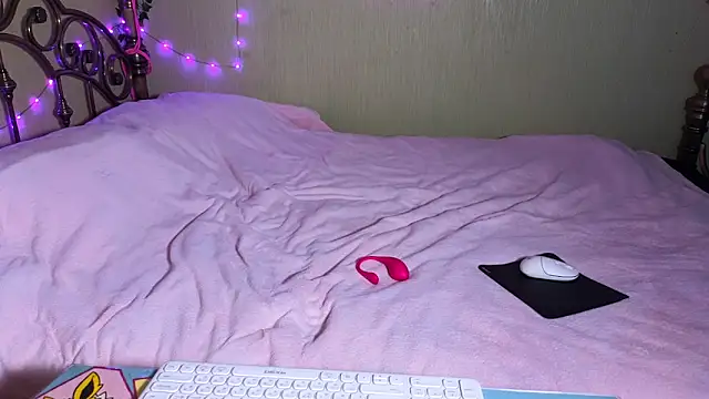 Snapshot of Sansarella chatting on 03.22.26 Sansarella online show from 03.22.26