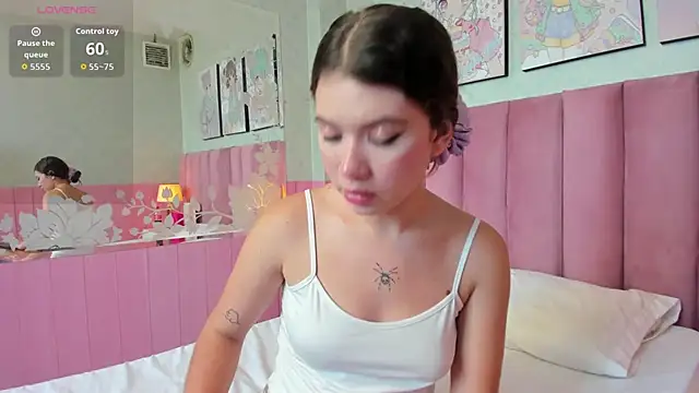 Hellencute18  online show from 05.22.26