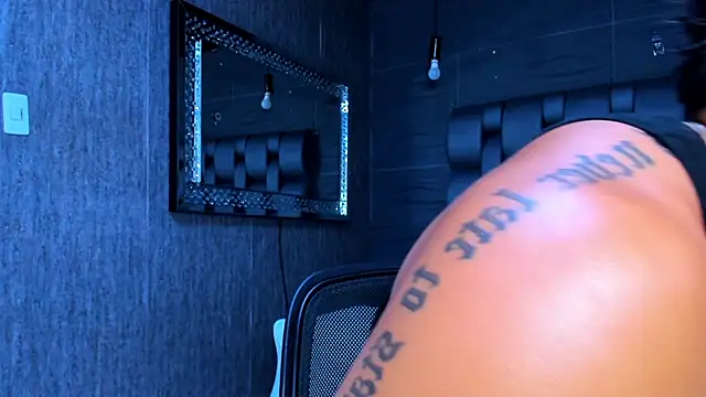 Snapshot of alangreek1 chatting on 04.11.26 alangreek1 online show from 04.11.26